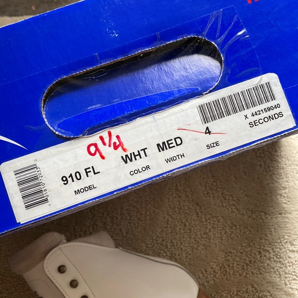 NEW IN BOX Riedell | Flair 910 Ice Skates Size 4 with Eclipse Astra 9 1/4” Blade - Picture 16 of 17